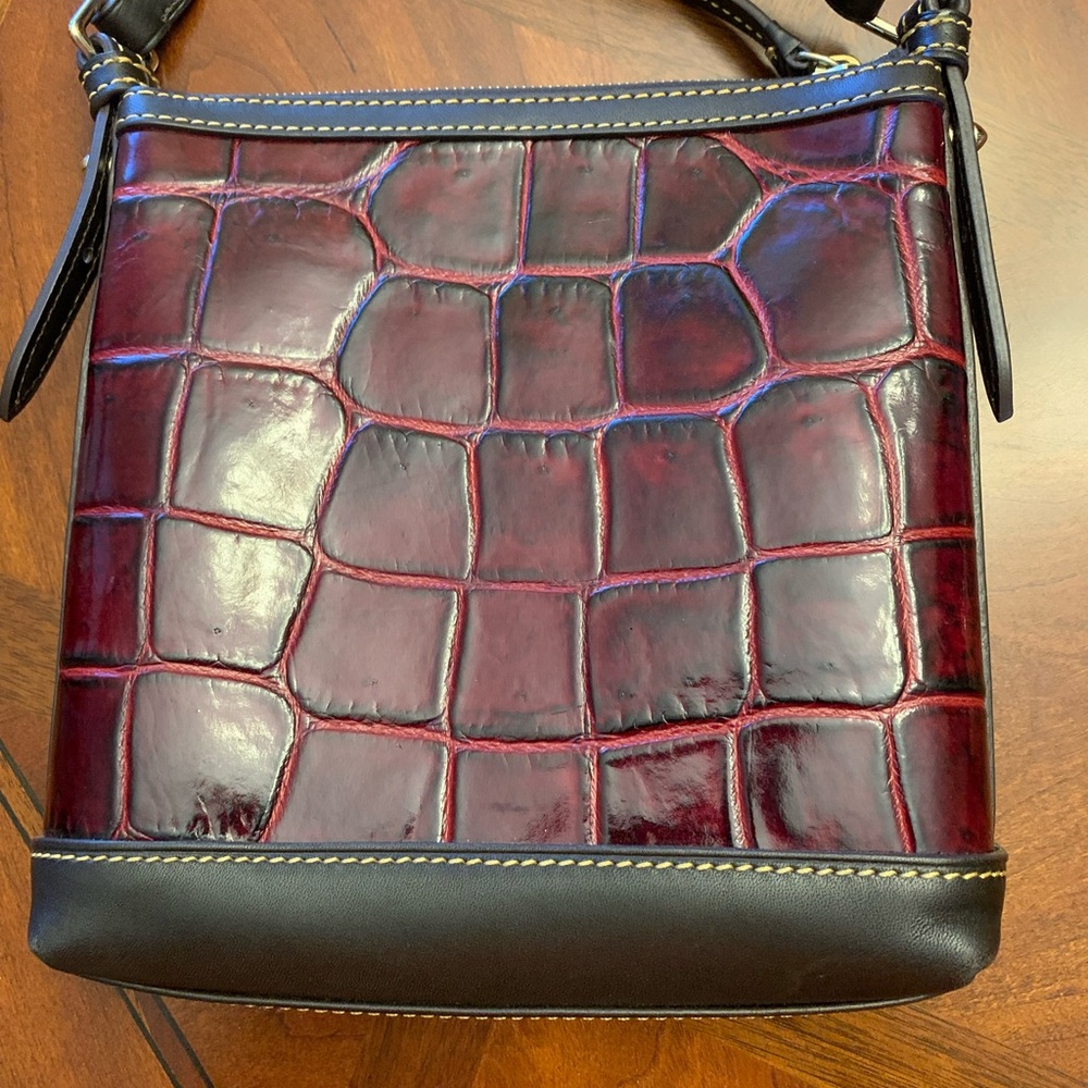 Dooney & Bourke Burgundy and Black Leather Croc Embossed Bag with storage bag. - Picture 4 of 13